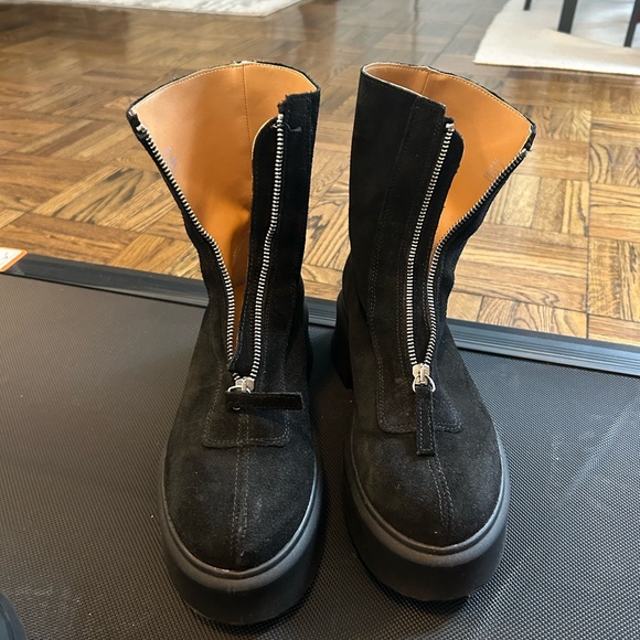 Women Black Zipper Boots - Picture 2 of 12